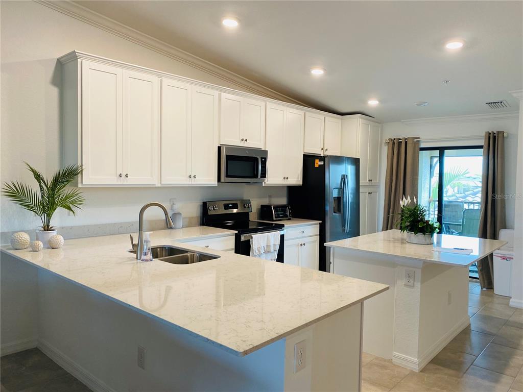 5664 PALMER CIR #202, BRADENTON, FL, 34211