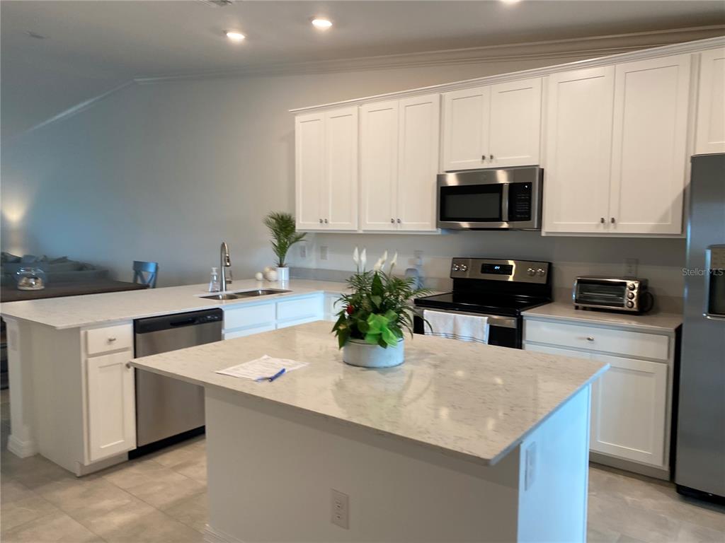 5664 PALMER CIR #202, BRADENTON, FL, 34211