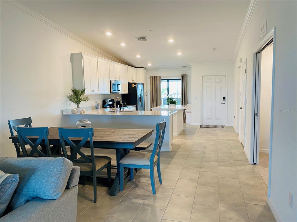 5664 PALMER CIR #202, BRADENTON, FL, 34211