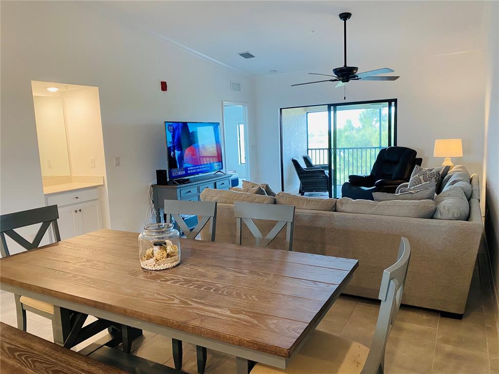 5664 PALMER CIR #202, BRADENTON, FL, 34211