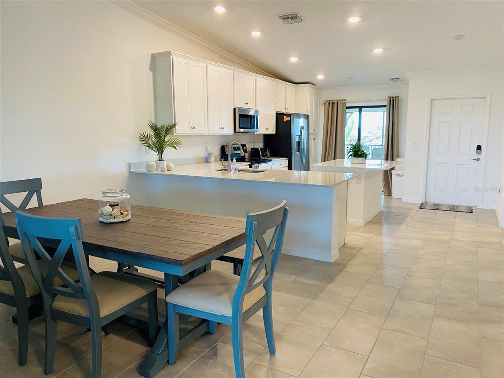 5664 PALMER CIR #202, BRADENTON, FL, 34211