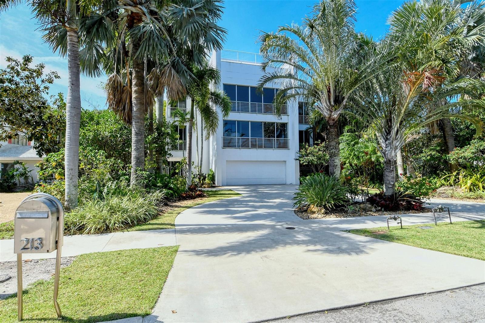213 N WASHINGTON DR, SARASOTA, FL, 34236