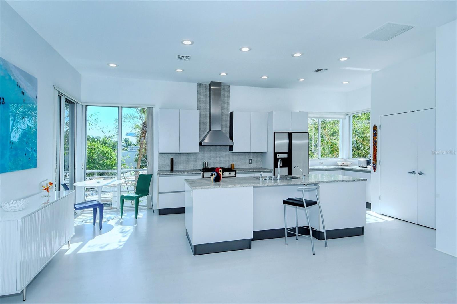 213 N WASHINGTON DR, SARASOTA, FL, 34236