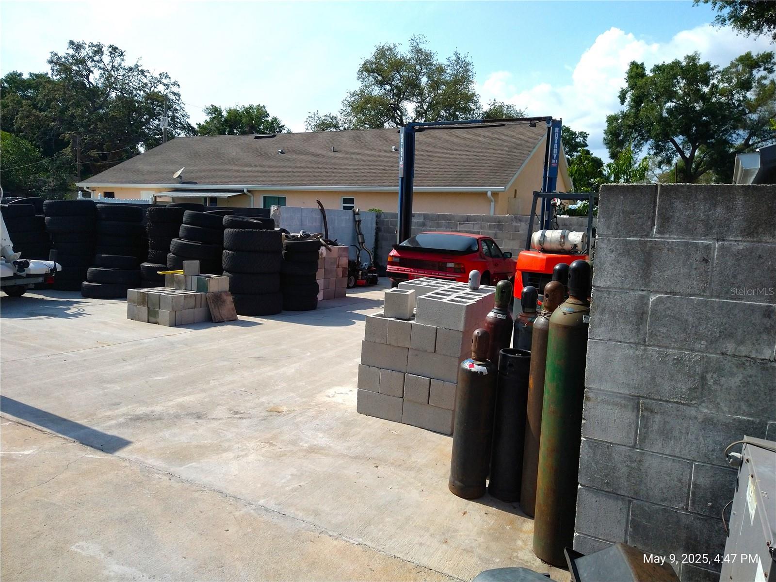 715 WEST WATERS AVE, TAMPA, FL, 33604