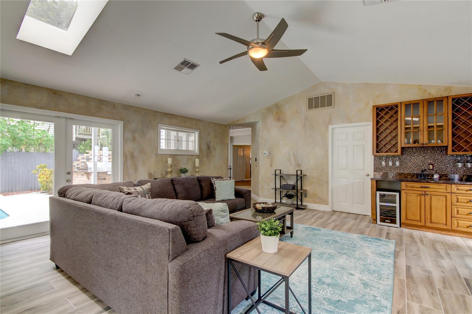 1205 N BAYSHORE DR, SAFETY HARBOR, FL, 34695