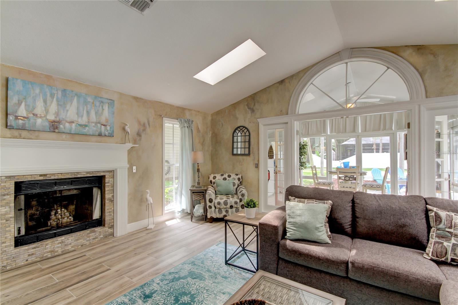 1205 N BAYSHORE DR, SAFETY HARBOR, FL, 34695