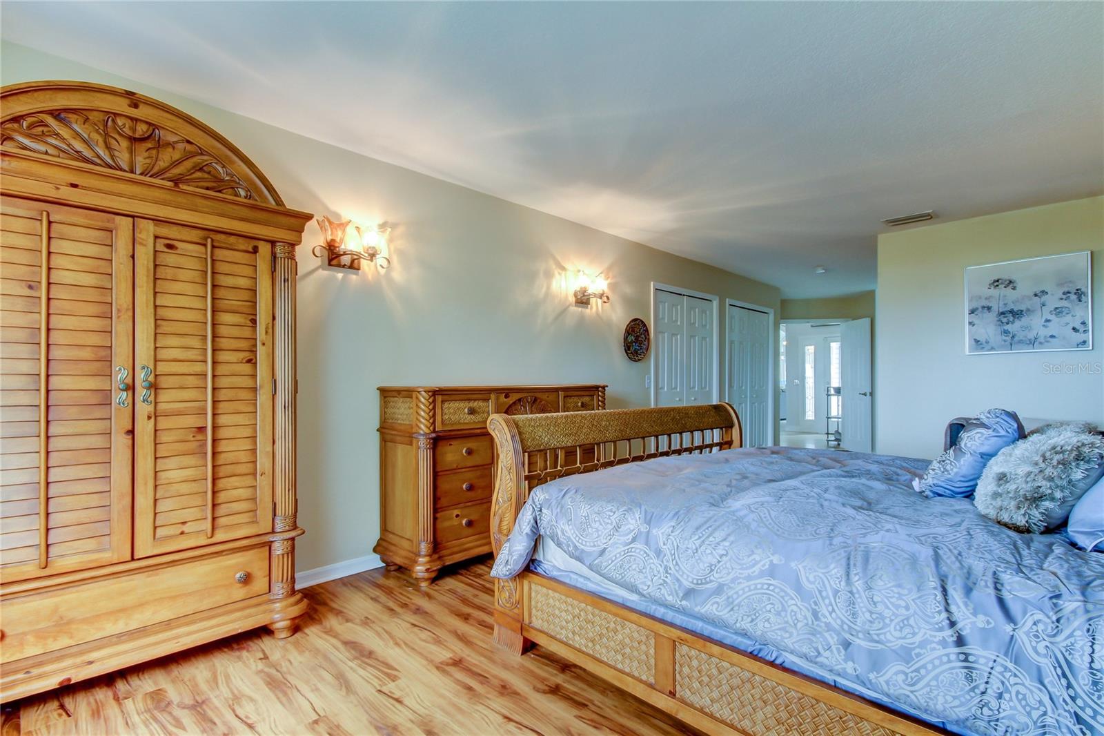 1205 N BAYSHORE DR, SAFETY HARBOR, FL, 34695