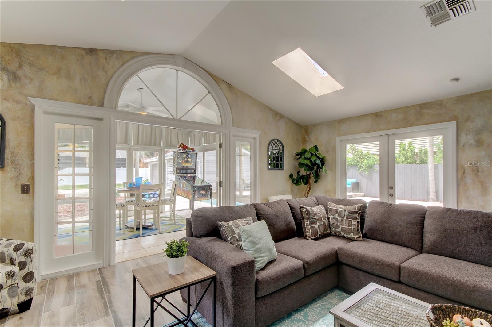 1205 N BAYSHORE DR, SAFETY HARBOR, FL, 34695