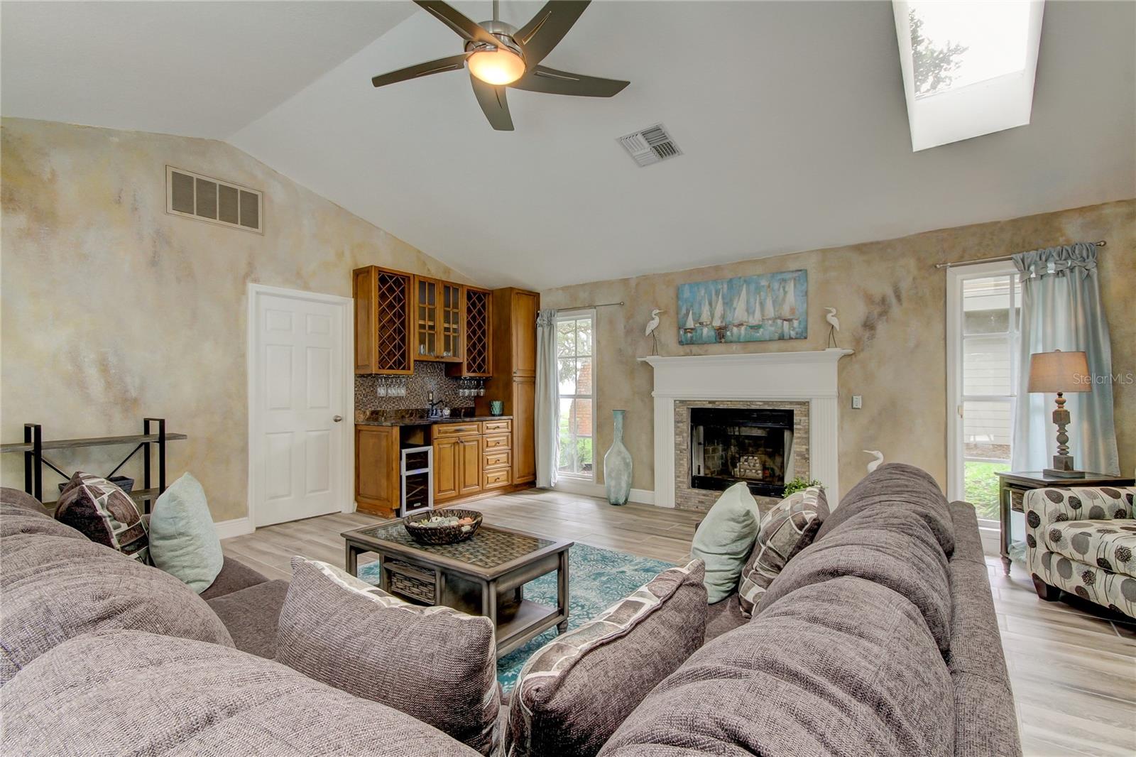 1205 N BAYSHORE DR, SAFETY HARBOR, FL, 34695