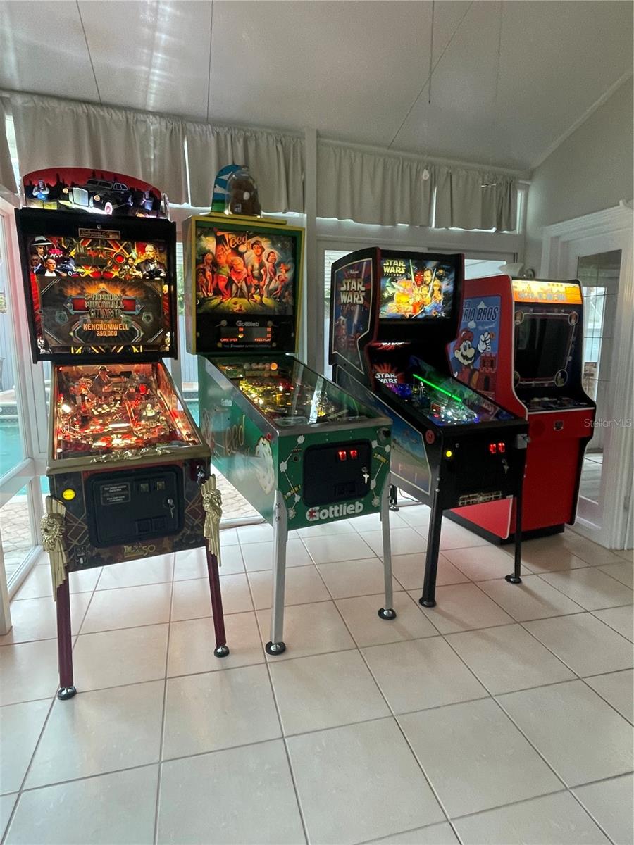 1205 N BAYSHORE DR, SAFETY HARBOR, FL, 34695