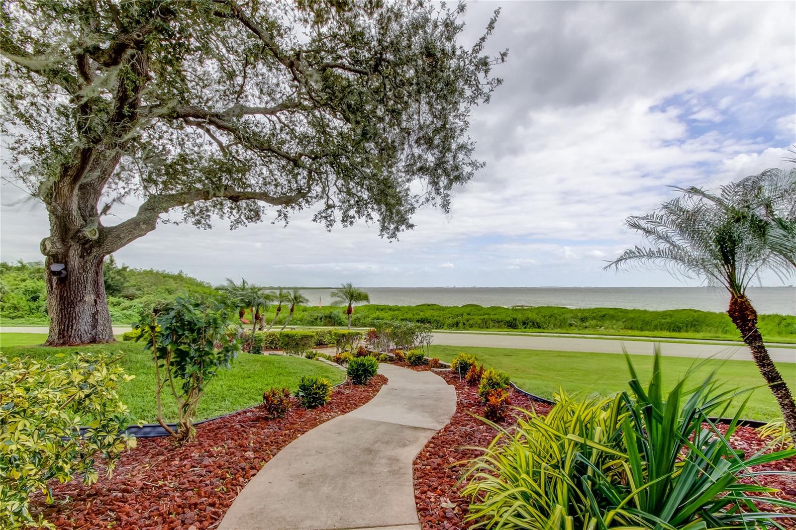 1205 N BAYSHORE DR, SAFETY HARBOR, FL, 34695