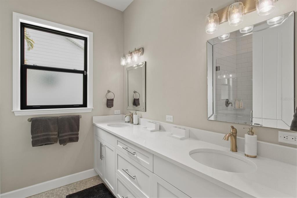 1905 TULIP DR, SARASOTA, FL, 34239