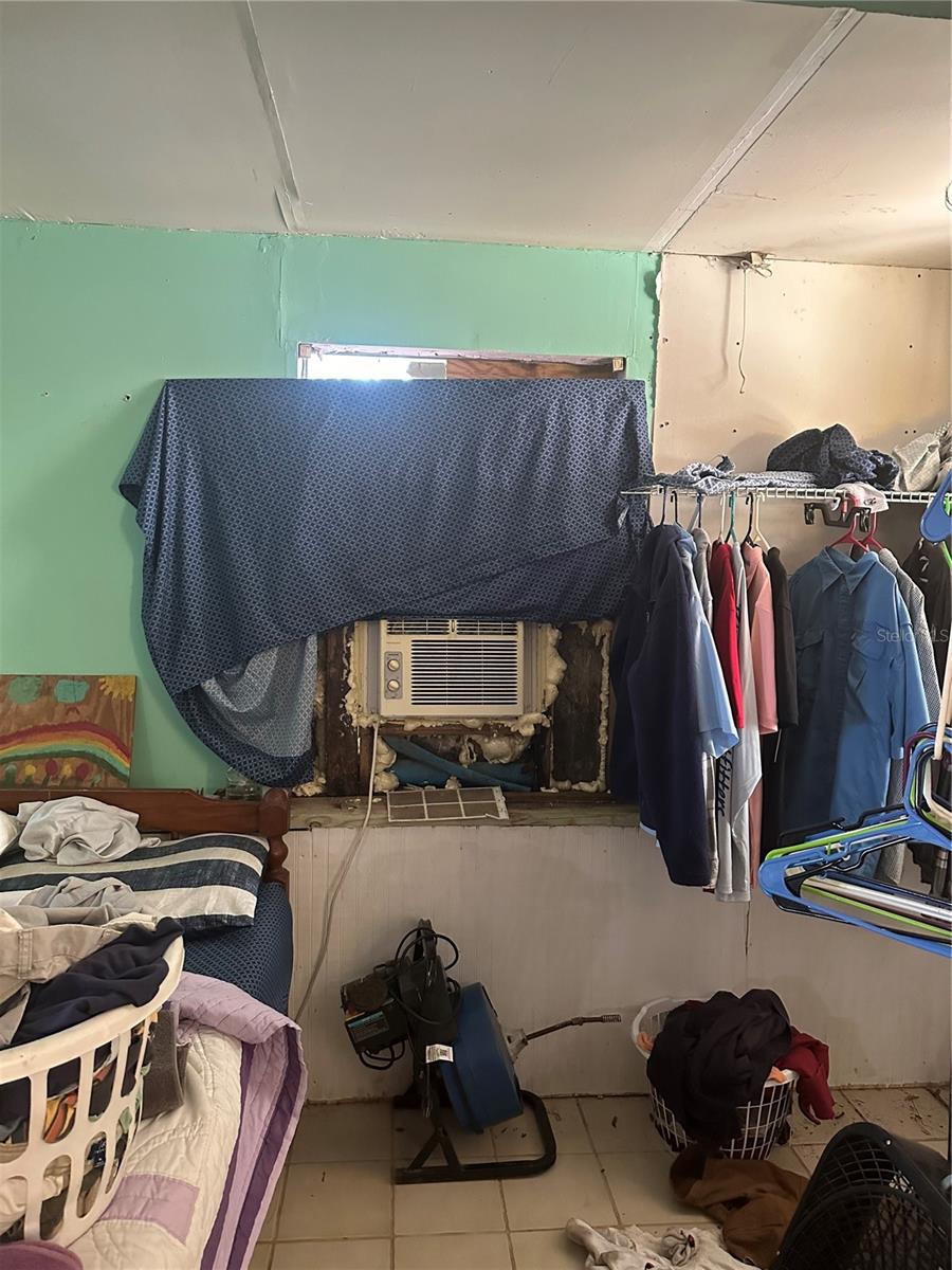 563 COCONUT AVE, GOODLAND, FL, 34140