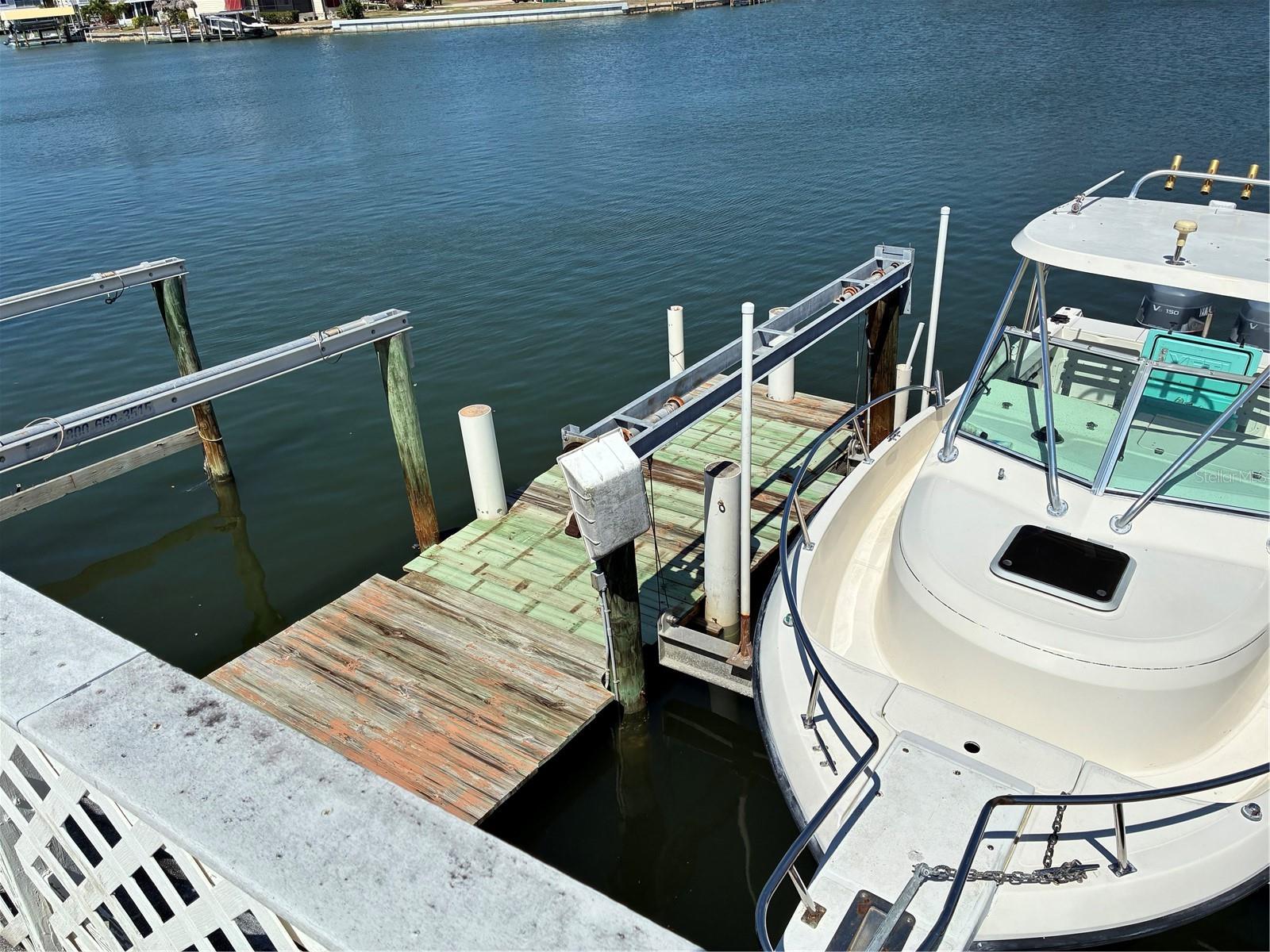 563 COCONUT AVE, GOODLAND, FL, 34140