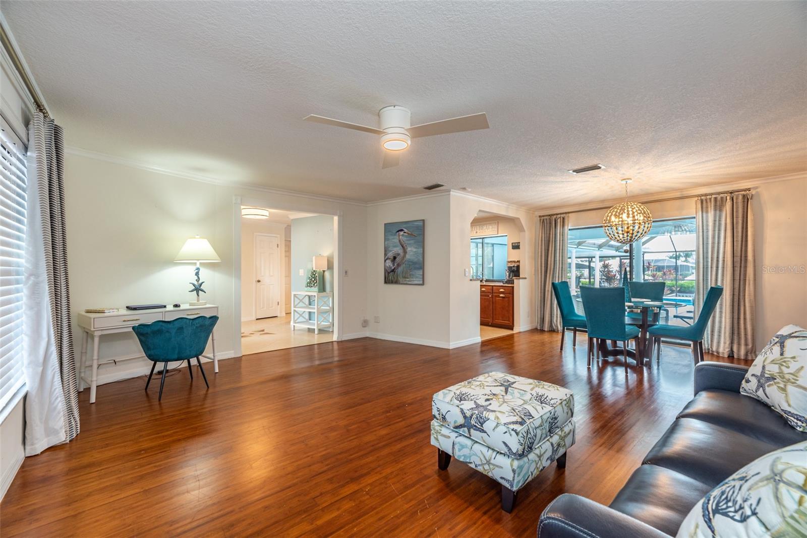 910 CHIPAWAY DR, APOLLO BEACH, FL, 33572
