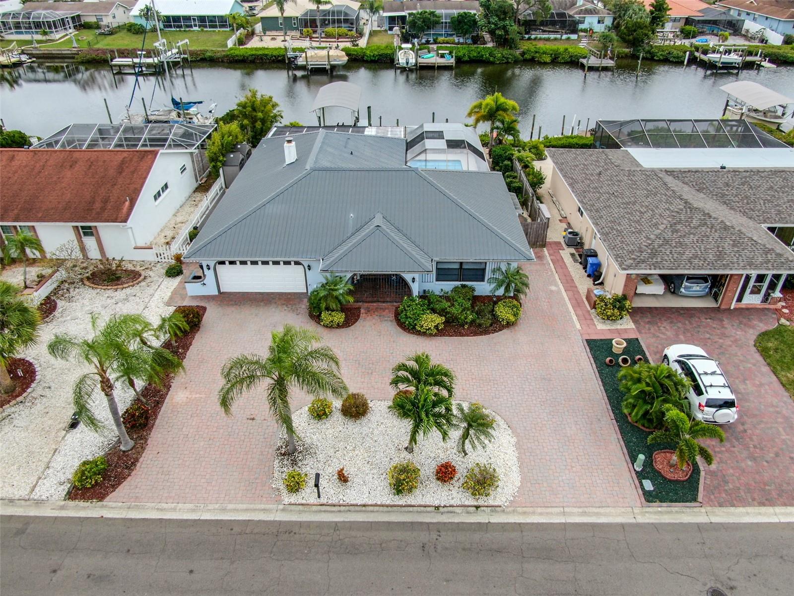 910 CHIPAWAY DR, APOLLO BEACH, FL, 33572