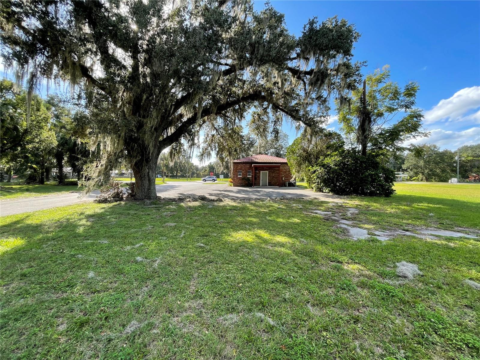 267 & 281 N MARKET BLVD, WEBSTER, FL, 33597