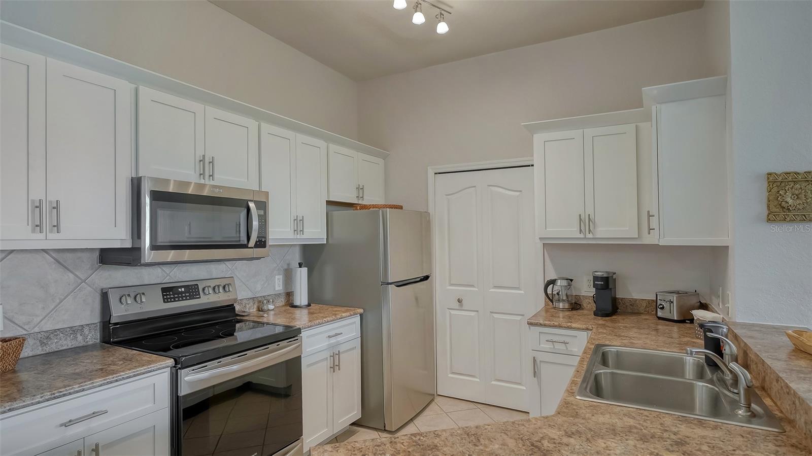 8367 38TH STREET CIR E #303, SARASOTA, FL, 34243