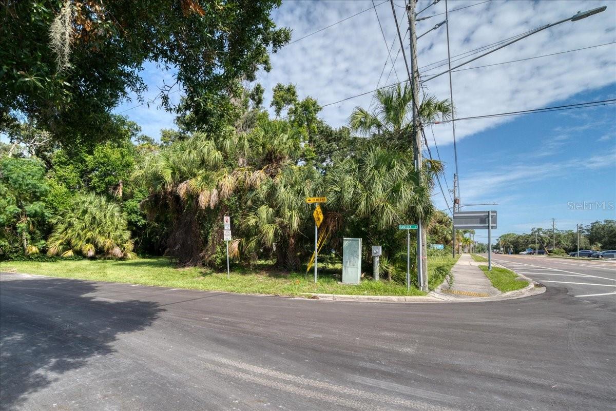 1040 BROADWAY, DUNEDIN, FL, 34698