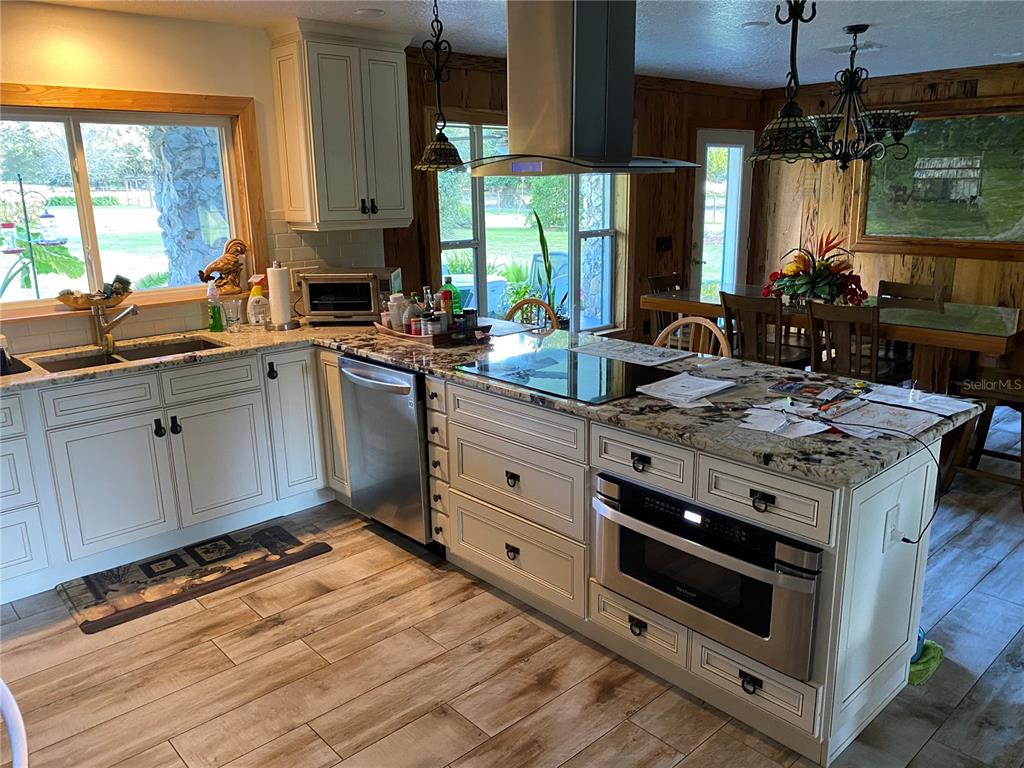 P4923941 Property Photo