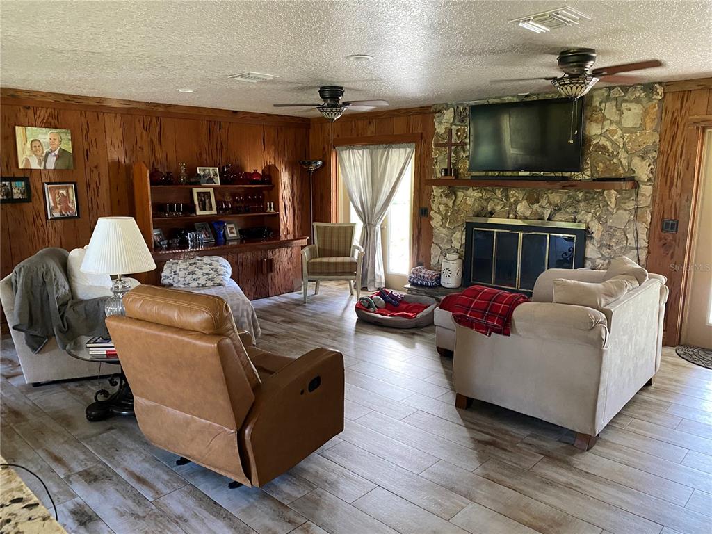 P4923941 Property Photo