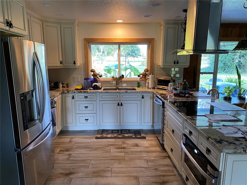 P4923941 Property Photo