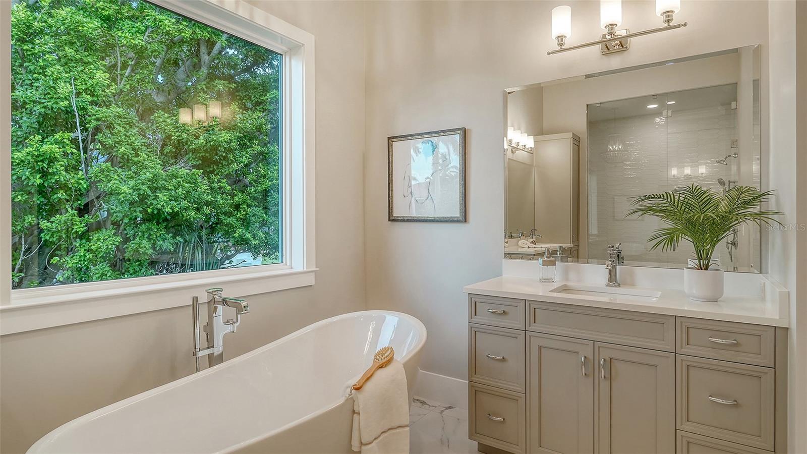 A4557763 Property Photo