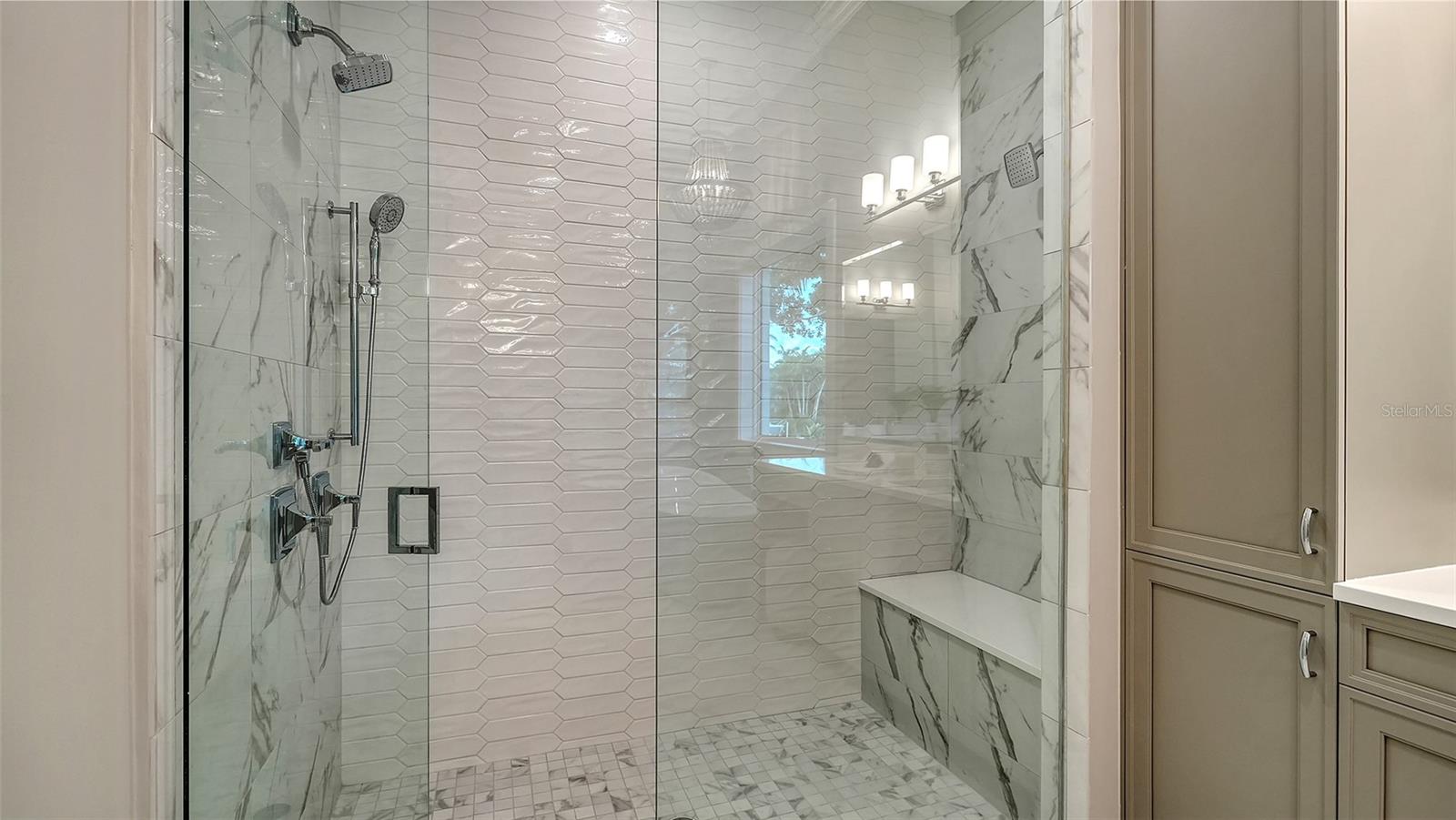 A4557763 Property Photo