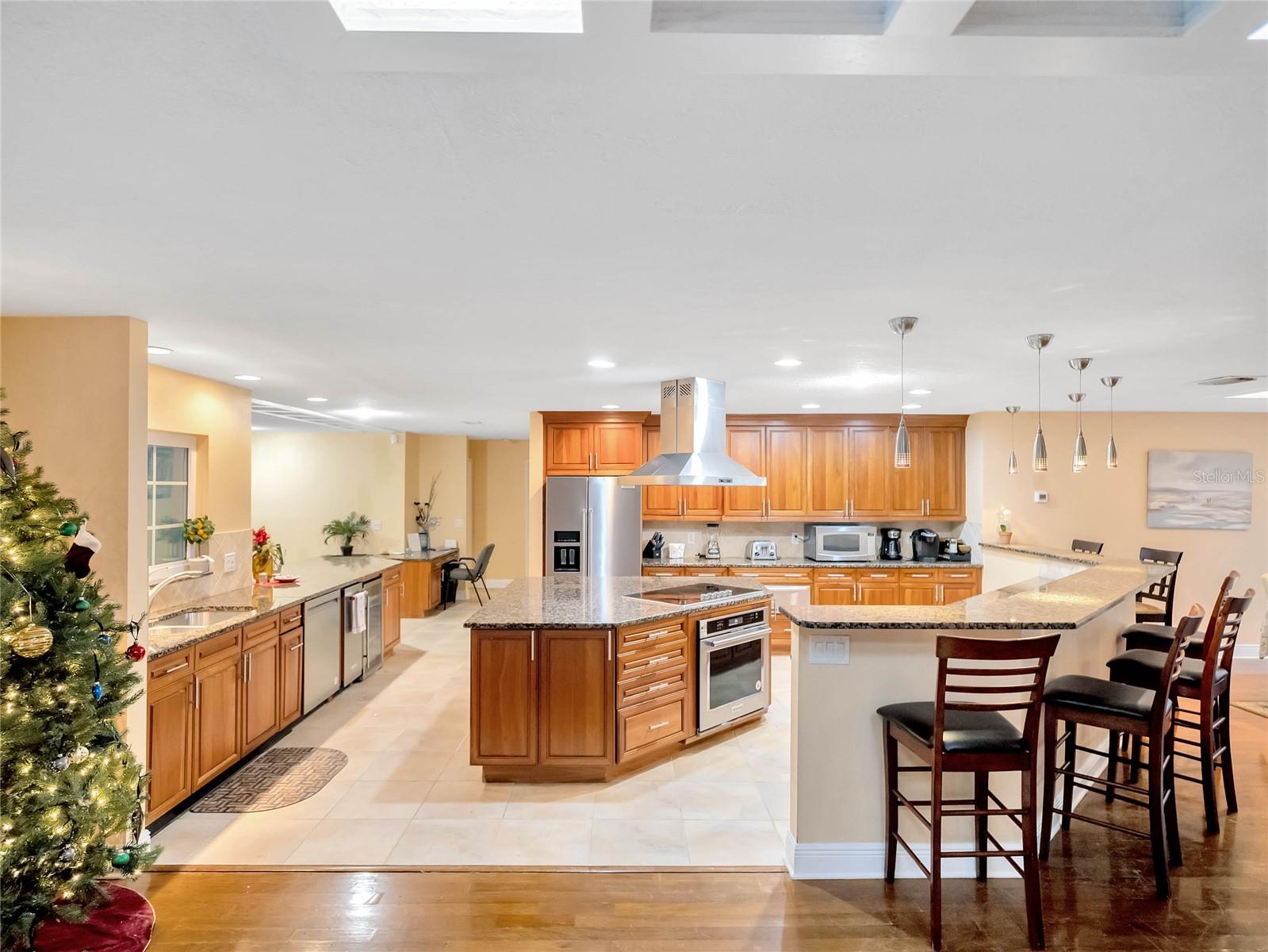 2401 MARGOLIN LN, CLEARWATER, FL, 33764