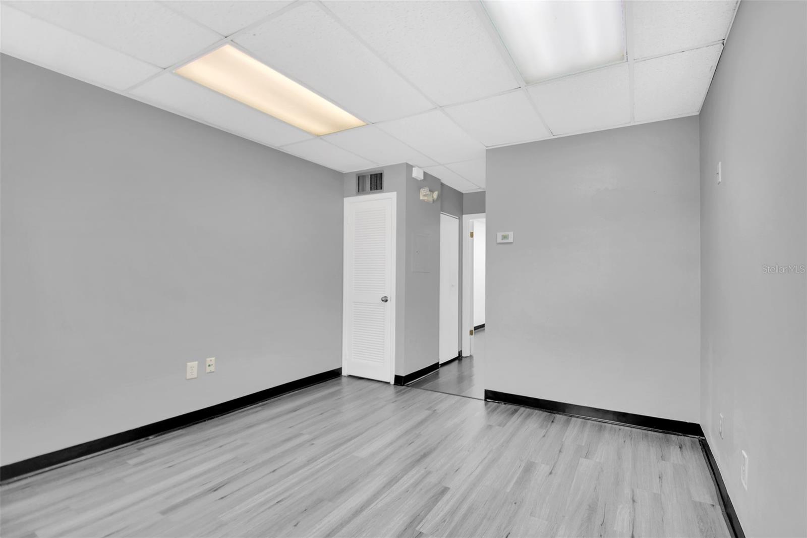 04085 BUSCH DRIVE BUSINESS PRK, JACKSONVILLE, FL, 32218
