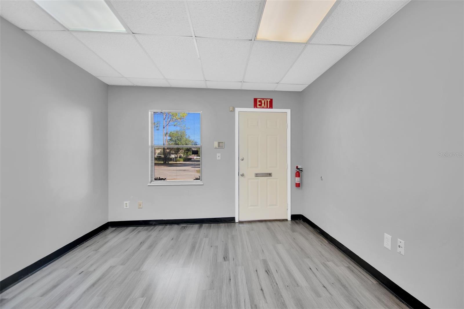 04085 BUSCH DRIVE BUSINESS PRK, JACKSONVILLE, FL, 32218
