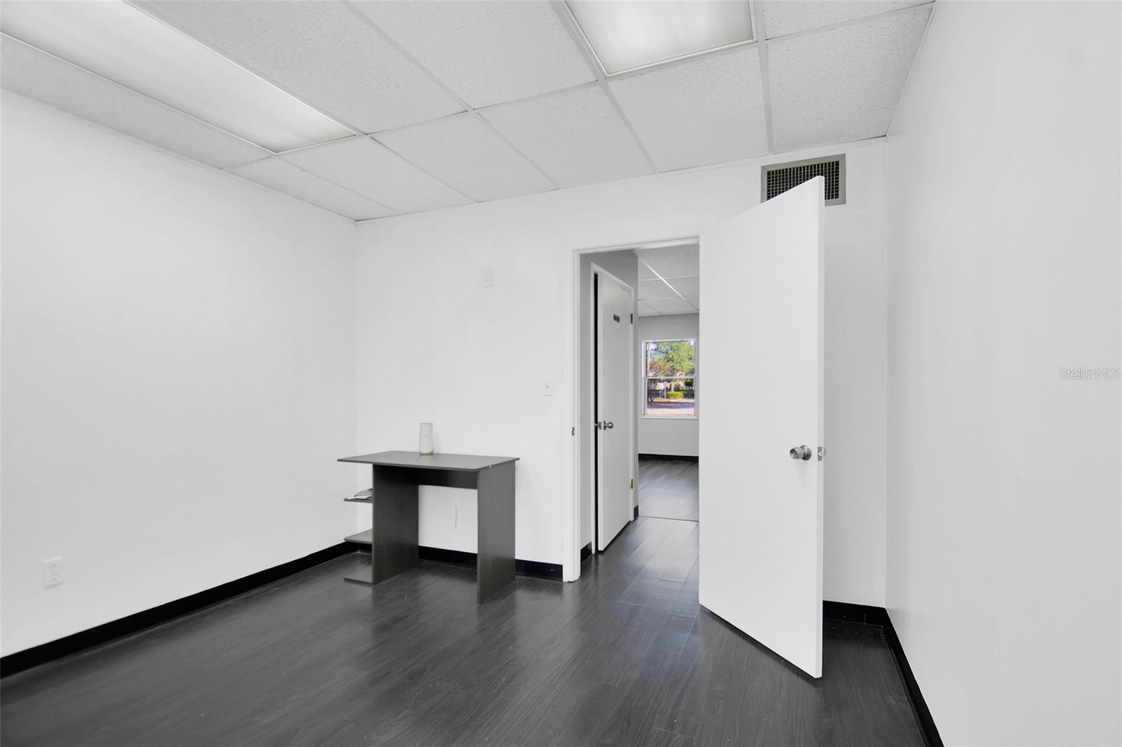 04085 BUSCH DRIVE BUSINESS PRK, JACKSONVILLE, FL, 32218