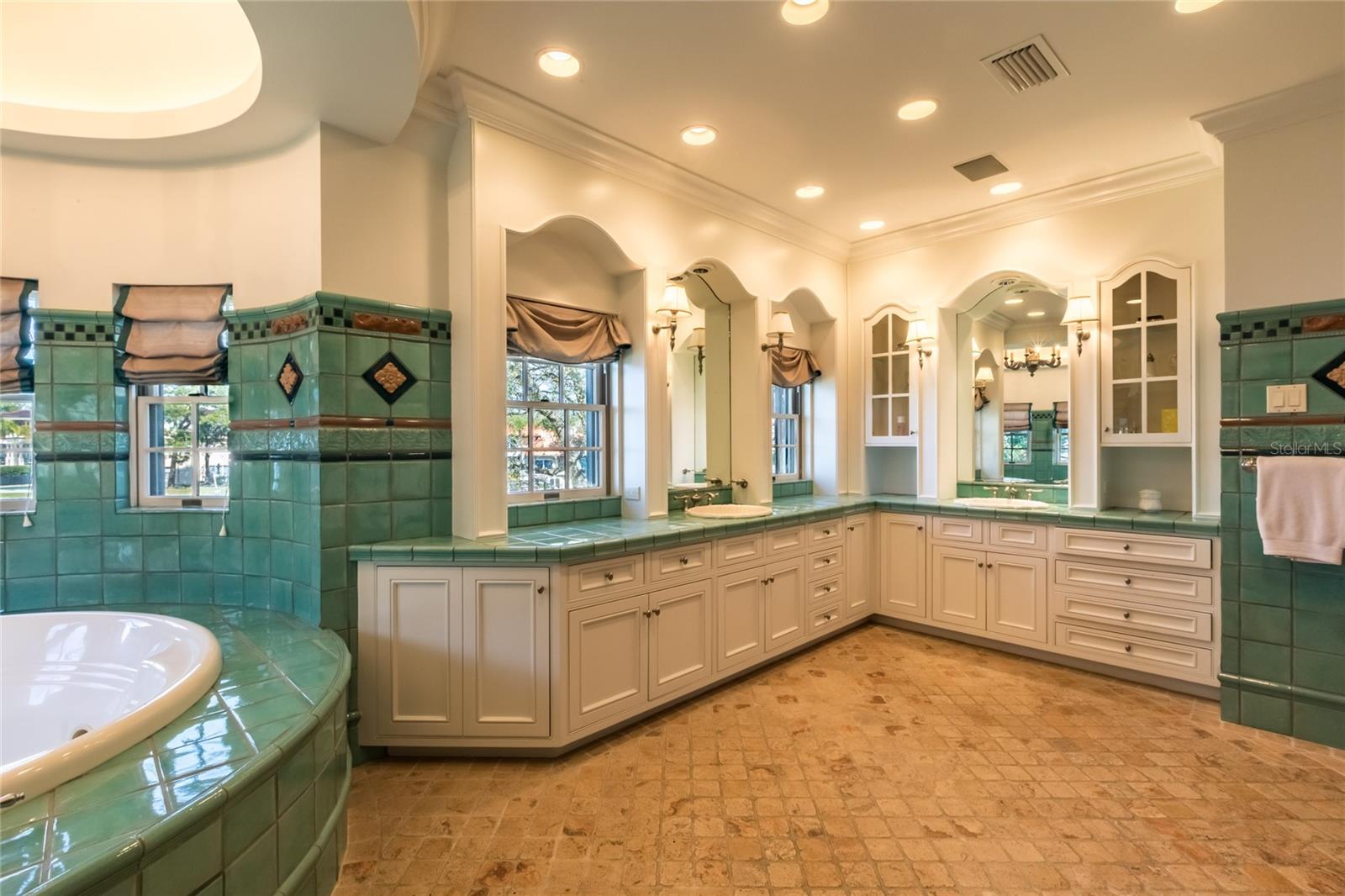 T3429398 Property Photo