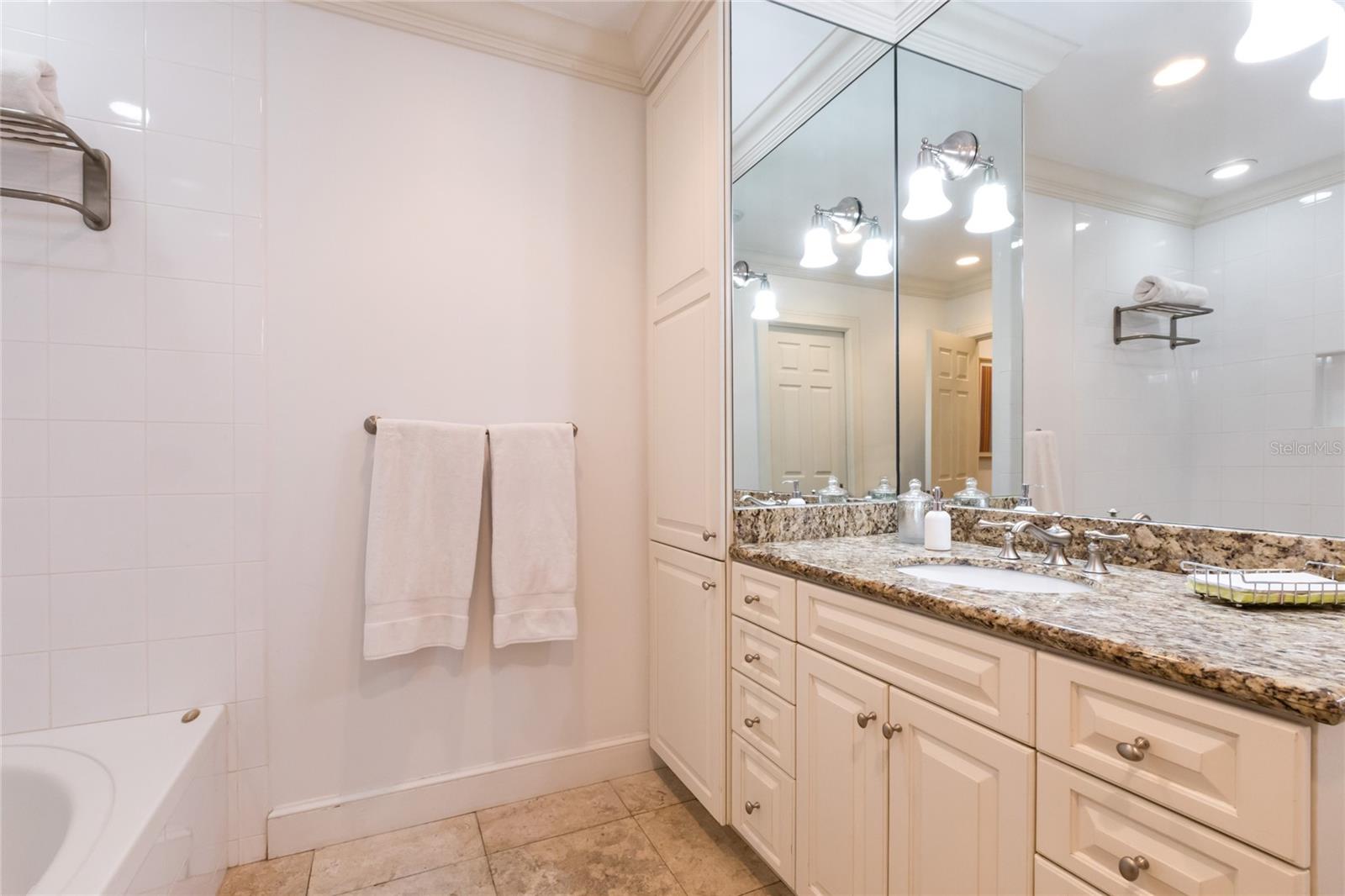 T3429398 Property Photo