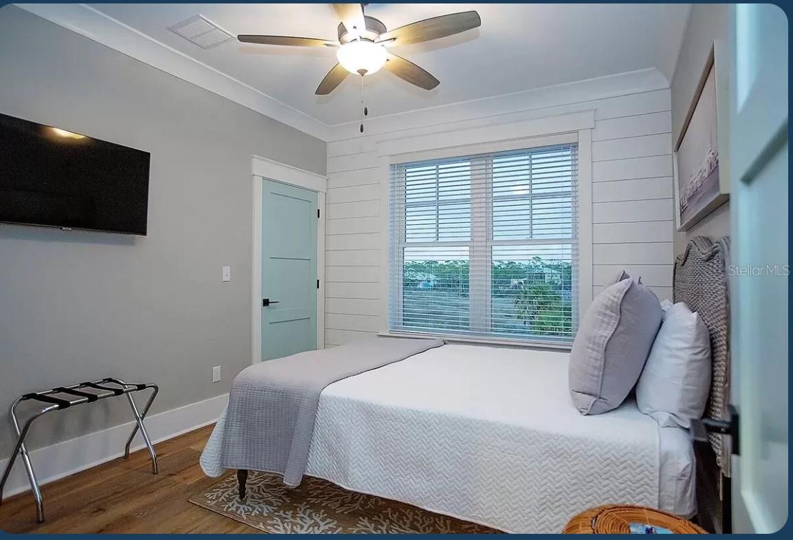 200 LAKEVIEW DR, TARPON SPRINGS, FL, 34688
