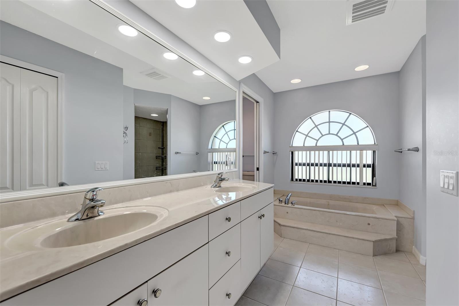 15706 VISCOUNT CIR, PORT CHARLOTTE, FL, 33981