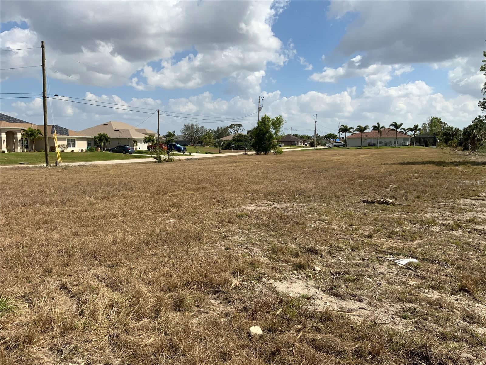 2113 NE 43RD LN, CAPE CORAL, FL, 33909