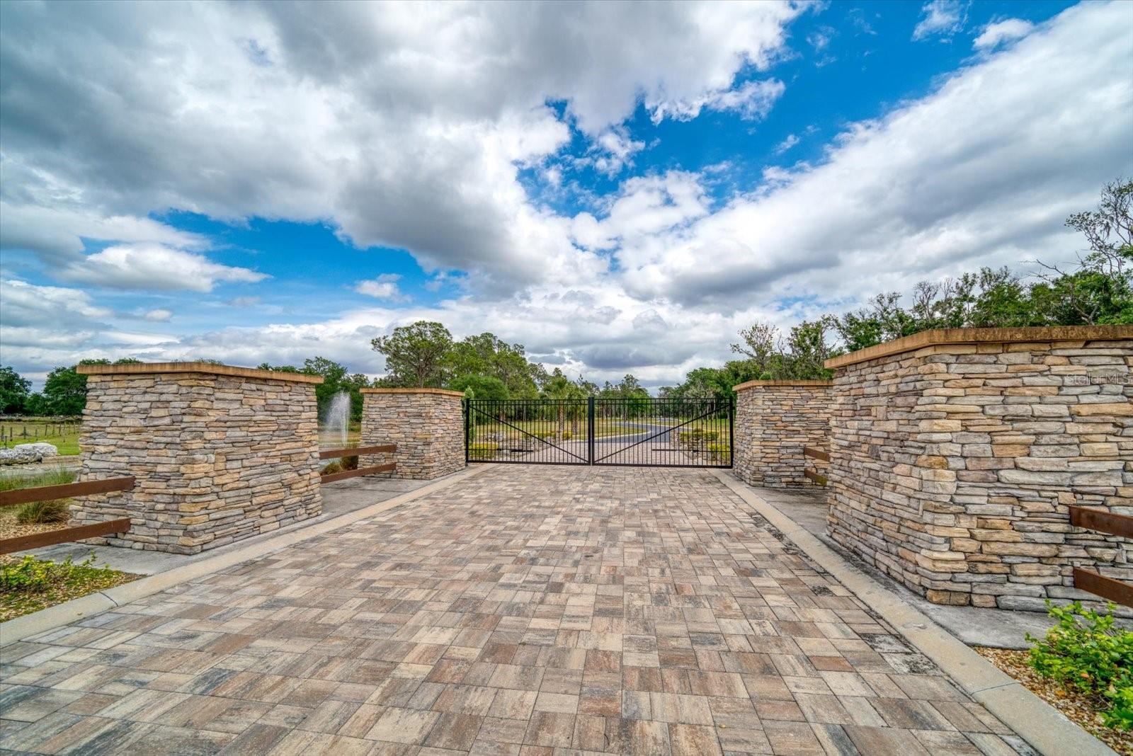 13026 S COUNTY ROAD 39 HWY, LITHIA, FL, 33547