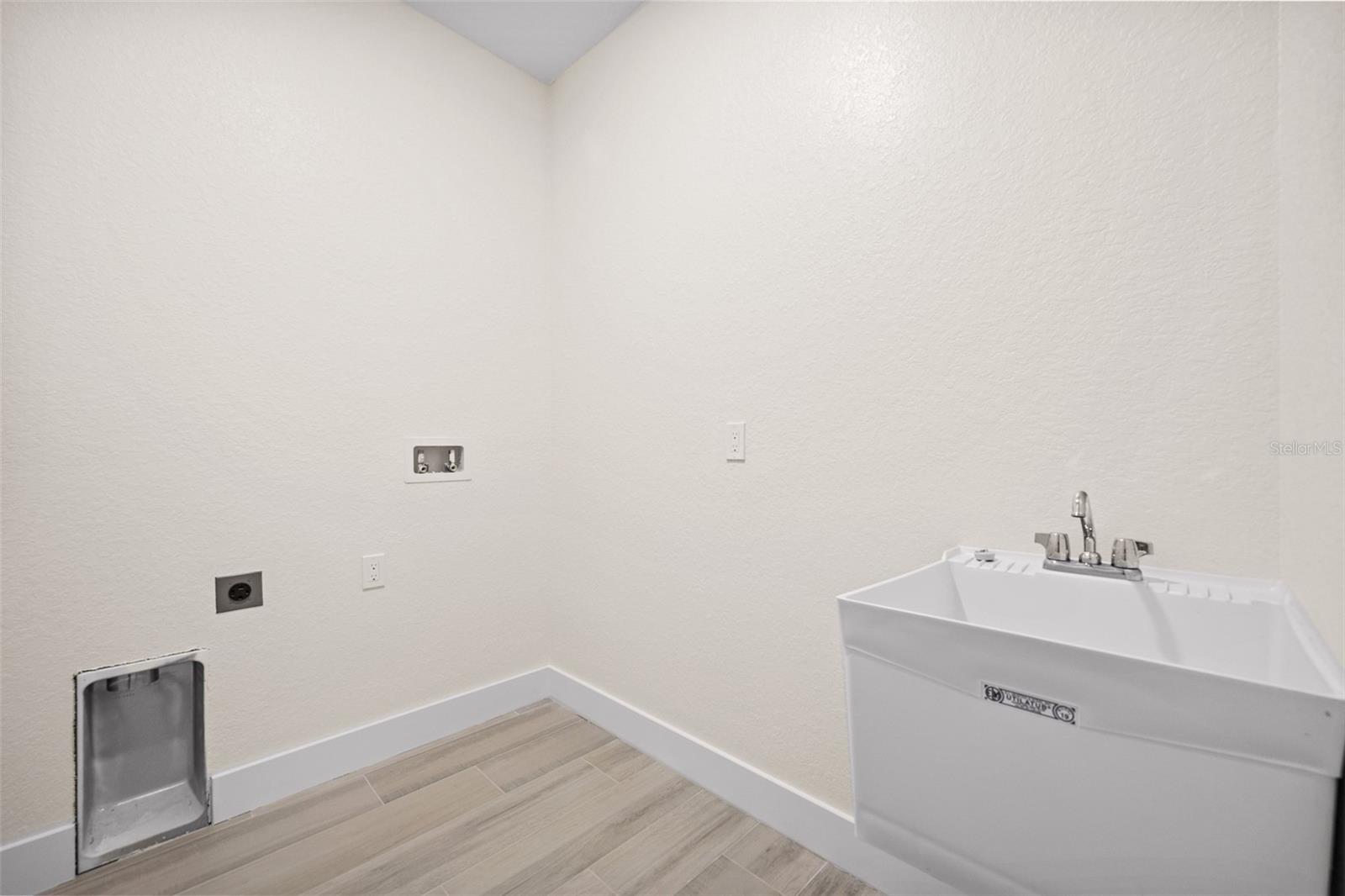 9437 GALAXIE CIR, PORT CHARLOTTE, FL, 33981