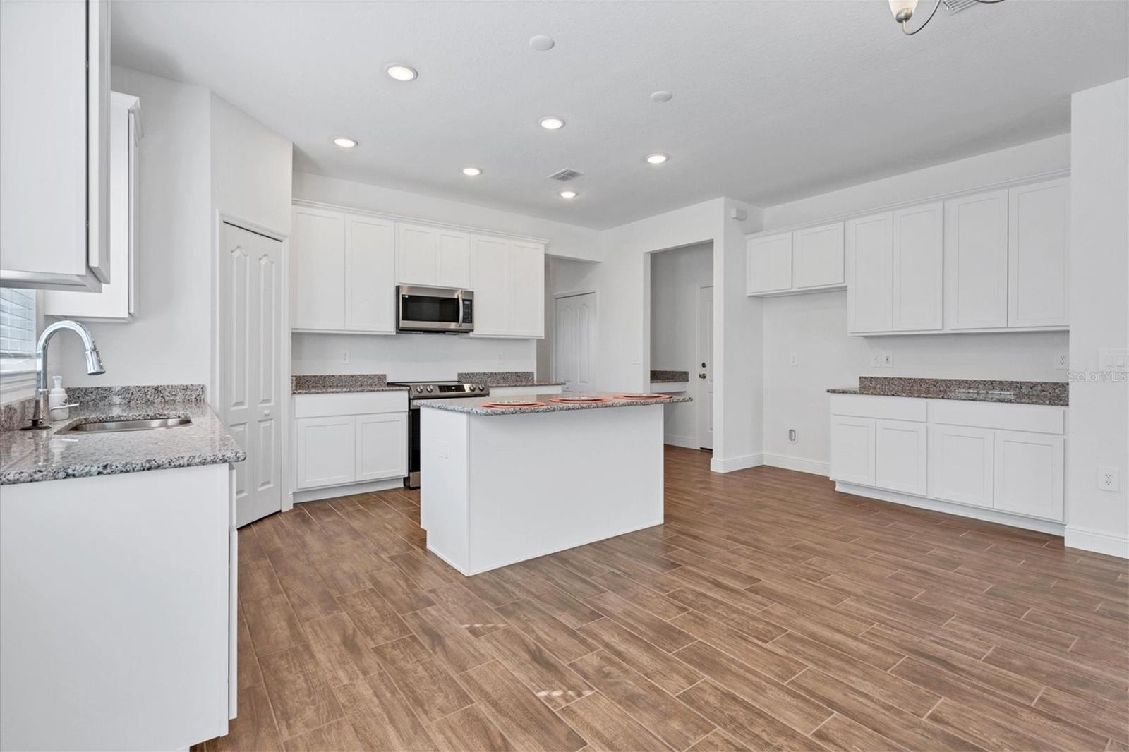 16824 CANOPY GARDEN DR, PORT CHARLOTTE, FL, 33953