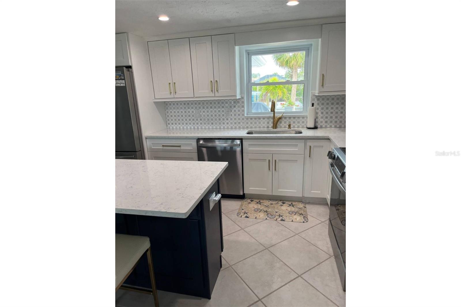 345 AVENIDA LEONA, SARASOTA, FL, 34242