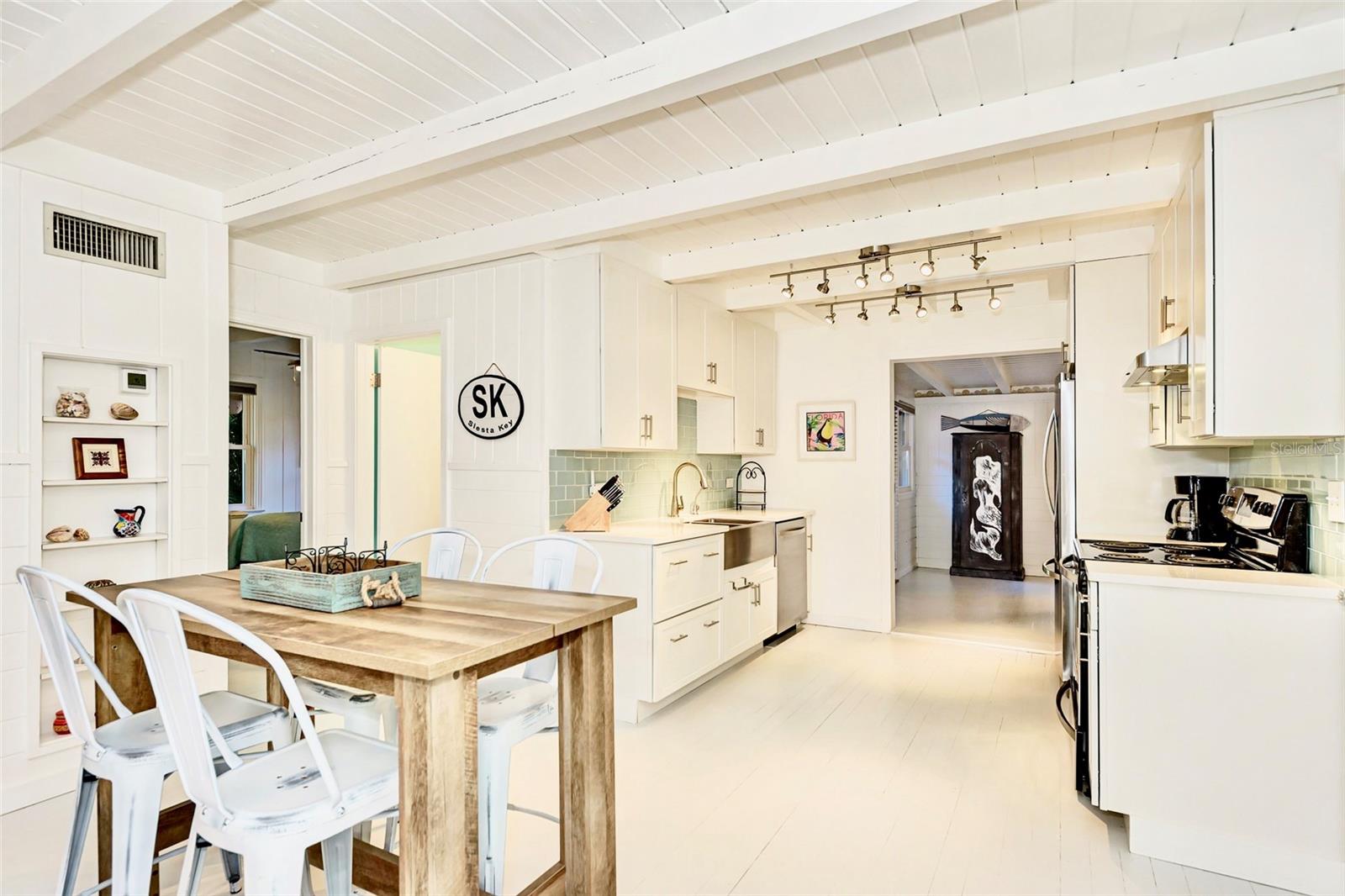 657 CALLE DE PERU, SARASOTA, FL, 34242