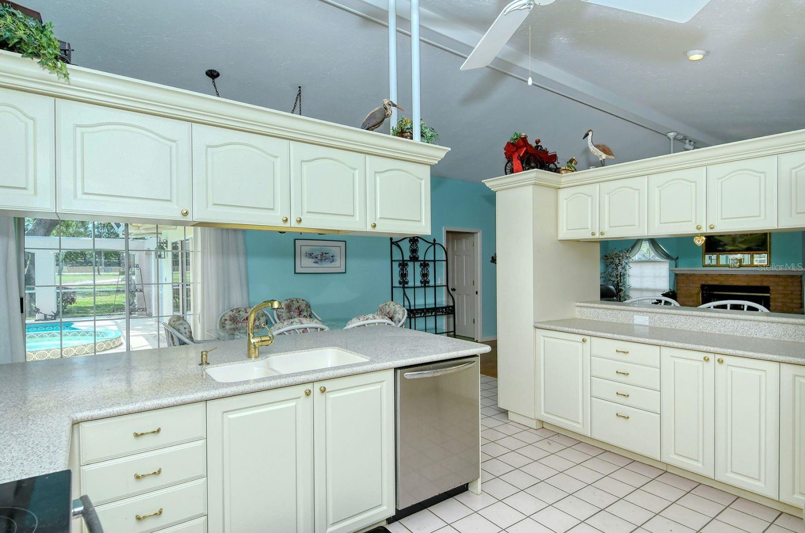 7812 BROADMOOR PINES BLVD, SARASOTA, FL, 34243