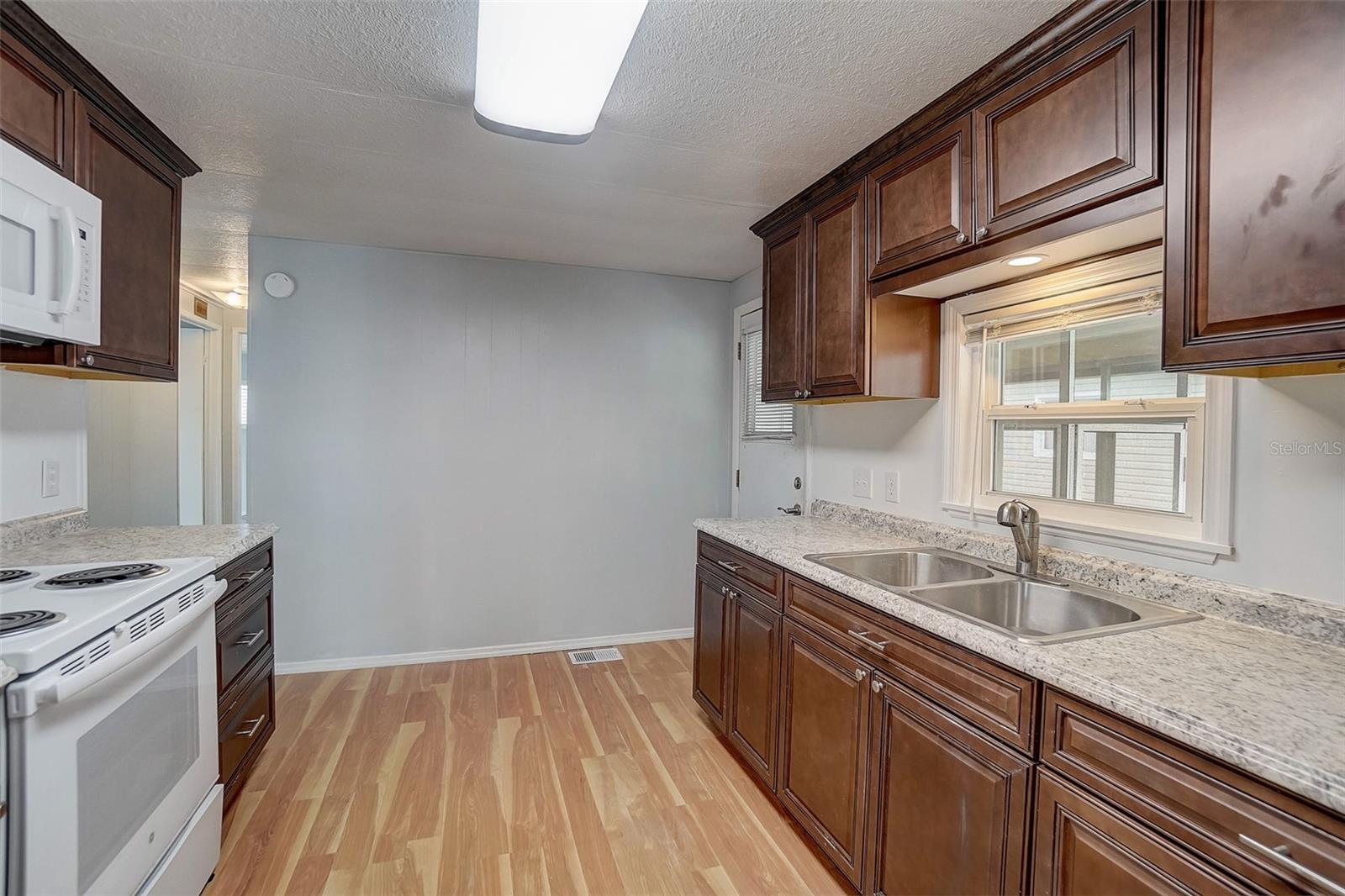 207 DOLPHIN DR N, OLDSMAR, FL, 34677