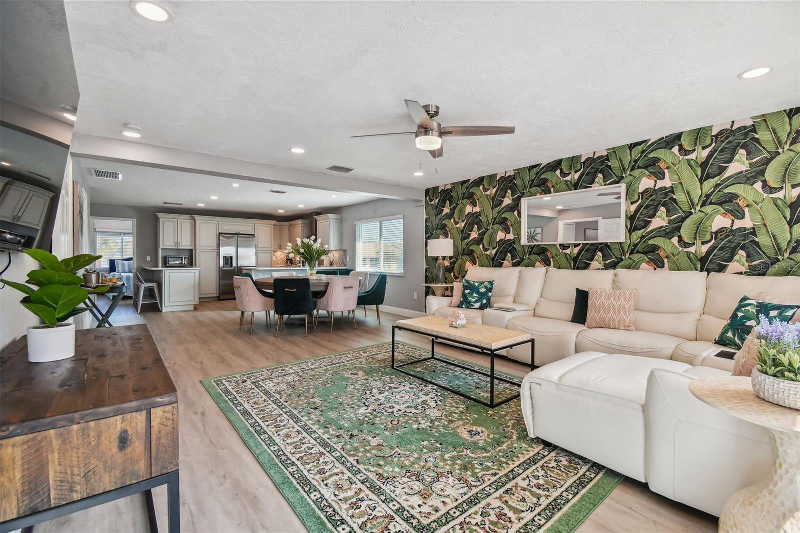 18301 SUNSET BLVD, REDINGTON SHORES, FL, 33708