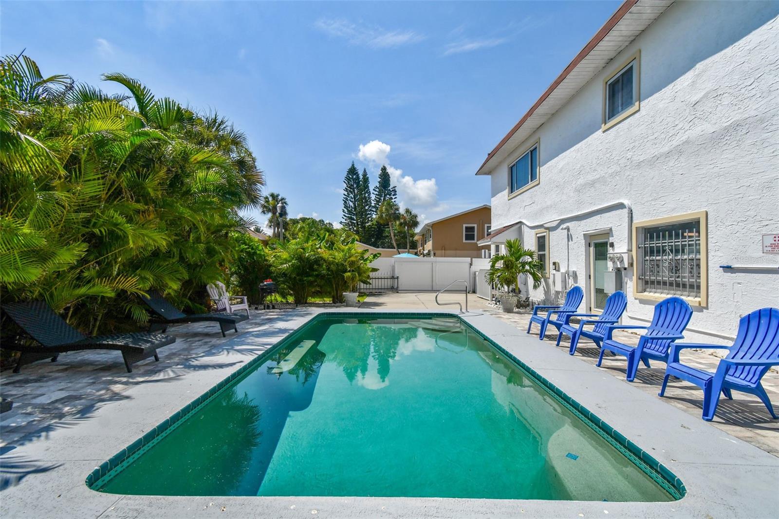 18301 SUNSET BLVD, REDINGTON SHORES, FL, 33708