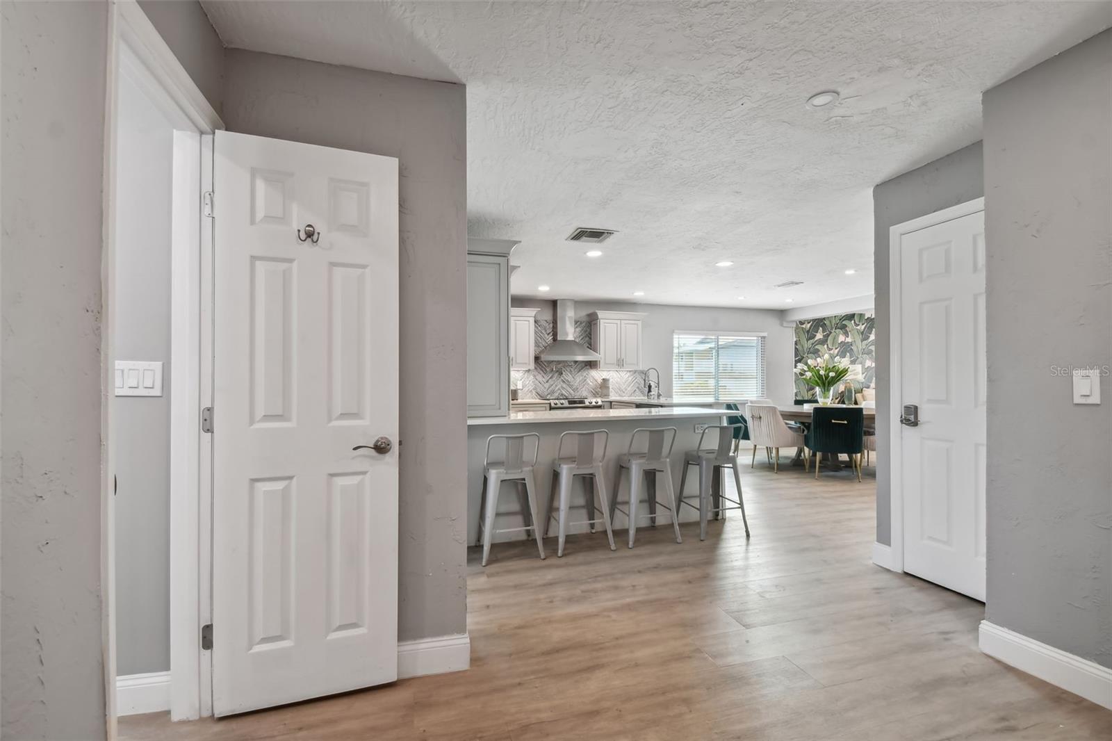 18301 SUNSET BLVD, REDINGTON SHORES, FL, 33708