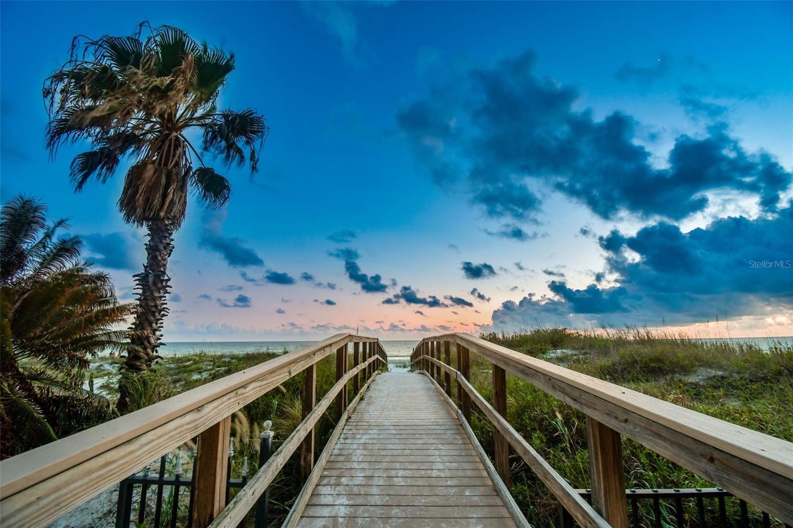 18301 SUNSET BLVD, REDINGTON SHORES, FL, 33708