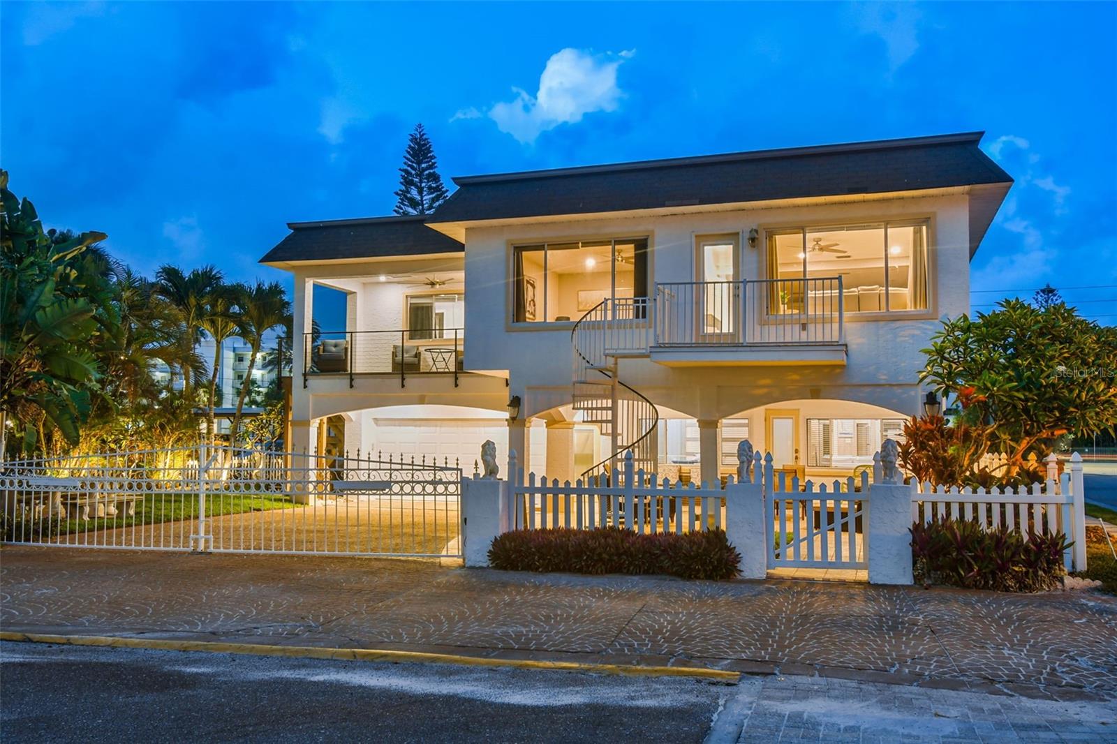 18301 SUNSET BLVD, REDINGTON SHORES, FL, 33708