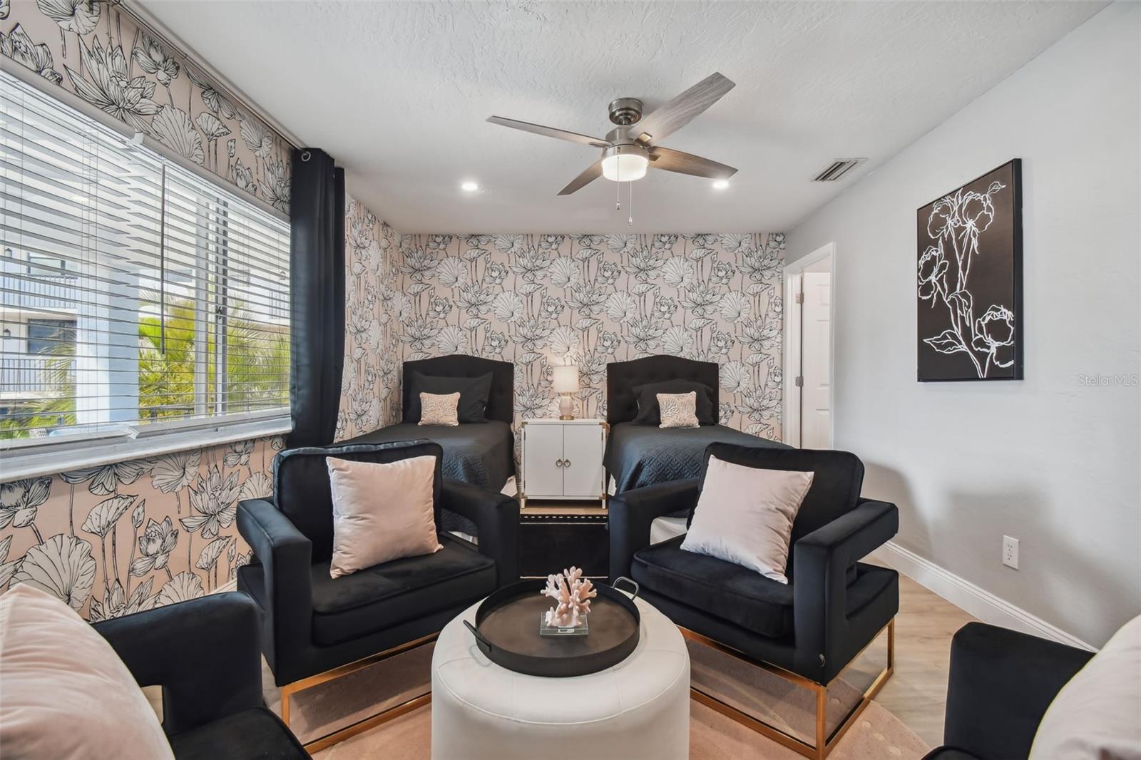 18301 SUNSET BLVD, REDINGTON SHORES, FL, 33708